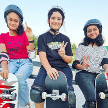 Load image into Gallery viewer, JUNIOR - GROUP SKATEBOARD LESSONS - DAMAC HILLS